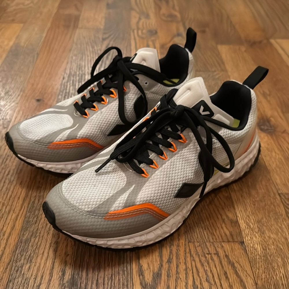 Veja Running Shoe 8M